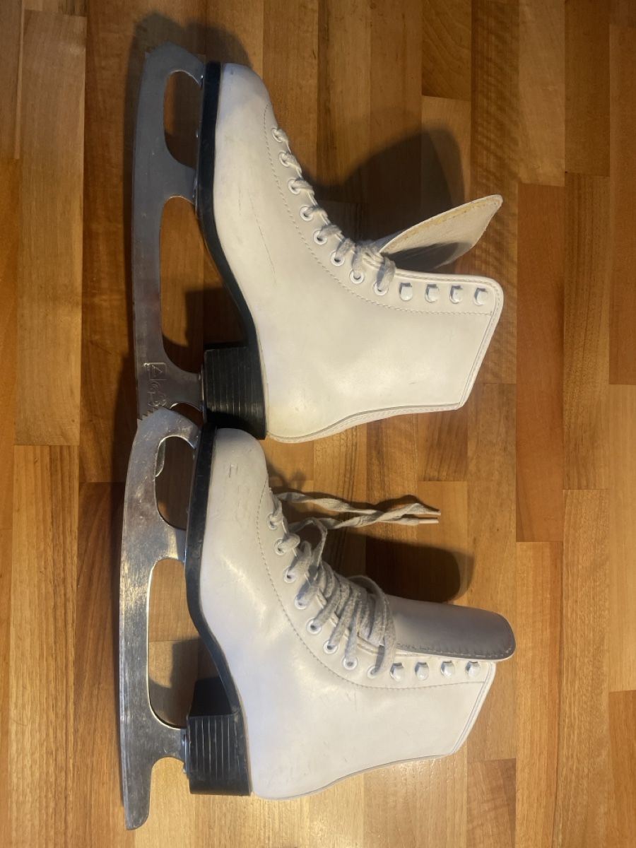 Pattini da ghiaccio: Schlittschuhe Damen Größe 36 – Usato da Zürich venduto da projektkinderwagen 1