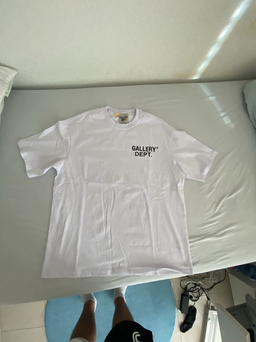 T-shirt: T shirt – Nuovo (secondo la descrizione) da Pratteln venduto da fra_rd8j 3