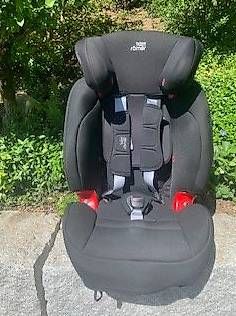 Sièges auto: Kindersitz  – D'occasion à Lausen par han_bvd9