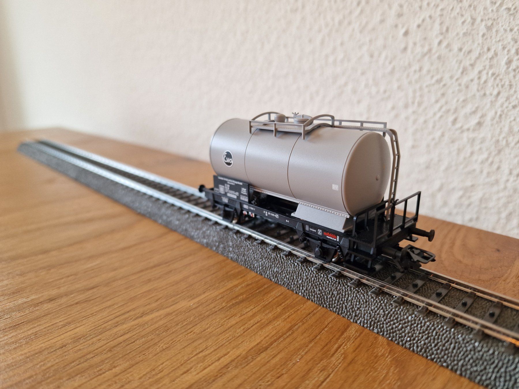 Märklin Modellini di ferrovie: DB Tankwagen EVA H0 – Usato da Matten b. Interlaken venduto da lor_hr9w 2