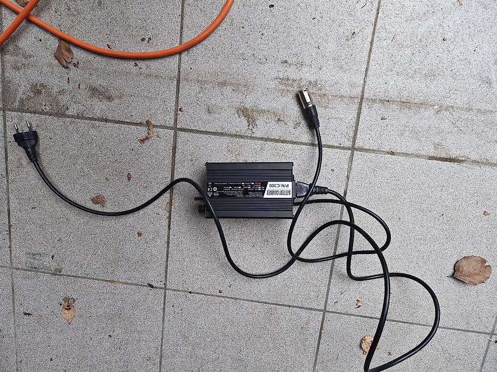 Kickboard: Trottinette électrique 2kW avec grosse batterie Lithium – Usato da Le Mont sur Lausanne venduto da jfrcsw 1