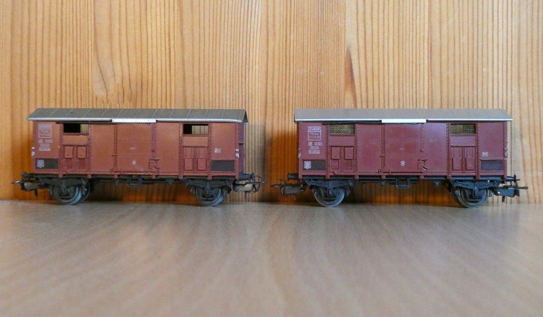 Märklin Modellini di ferrovie: 2 FS-Spitzdach-Güterwg Märklin Art.nr. 4550 – Usato da Dietlikon venduto da Gruma