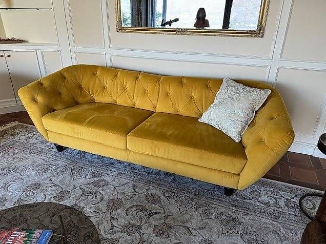 Divani: Design Velours Sofa Chesterfield Senfgelb – Usato da Wil ZH venduto da paede71 1