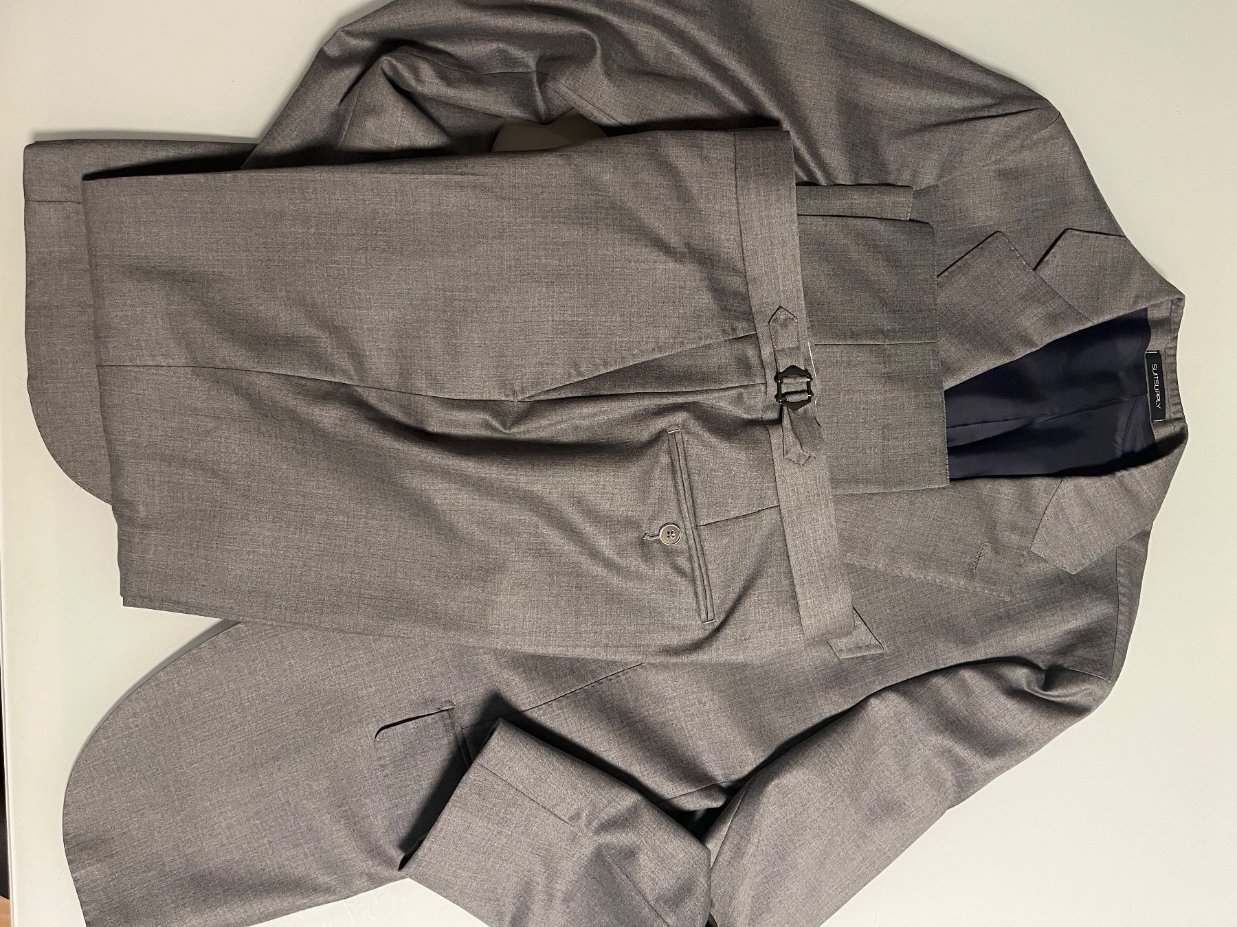Suitsupply Completi, tute sportive e funzionali: Suitsupply Anzug 48 grau – Usato da Zürich venduto da su8_29ks