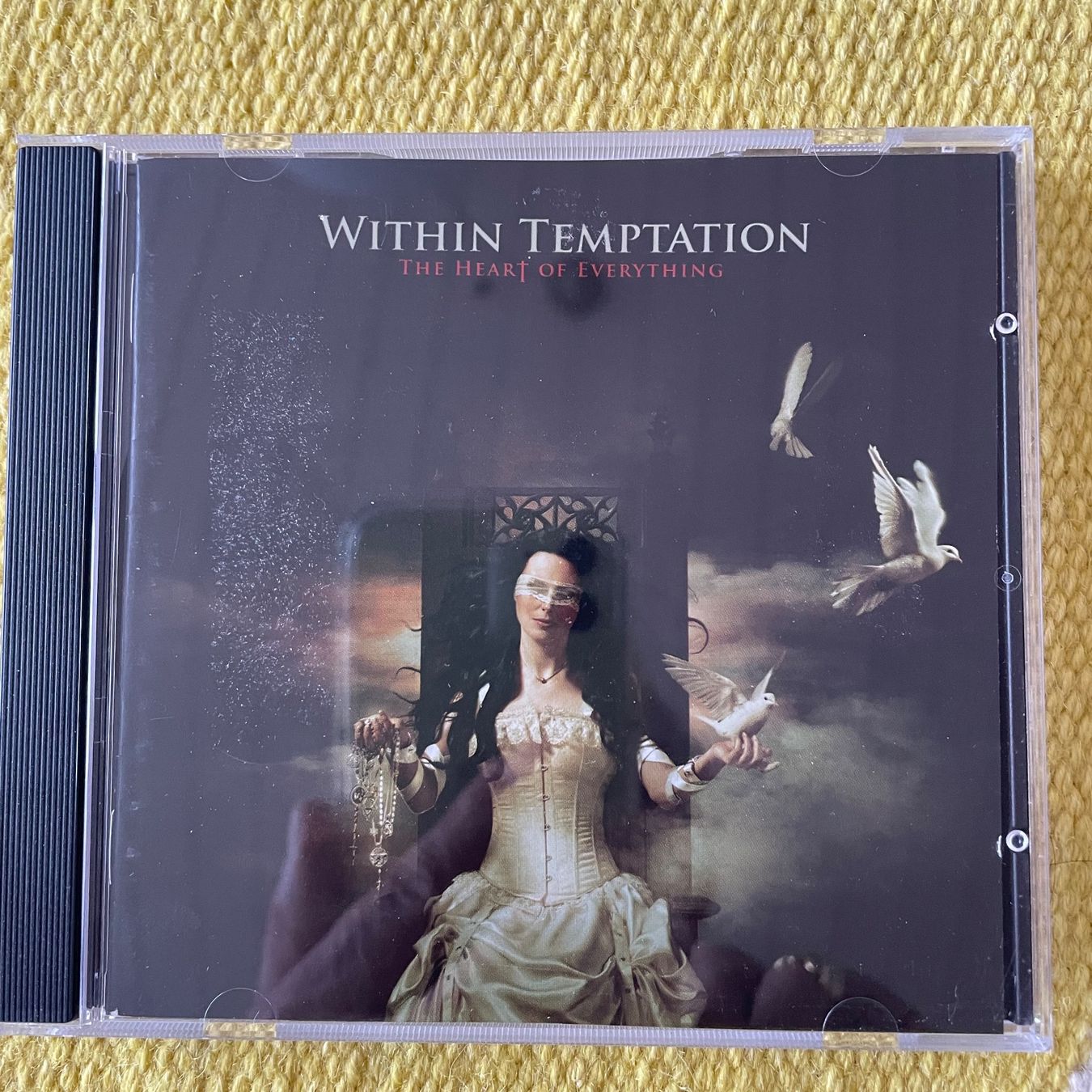 CD: WITHIN TEMPTATION-THE HEART OF EVERYTHING – Usato da Rorschacherberg venduto da CD-Roli