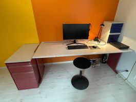 Bürotisch mit passendem Korpus