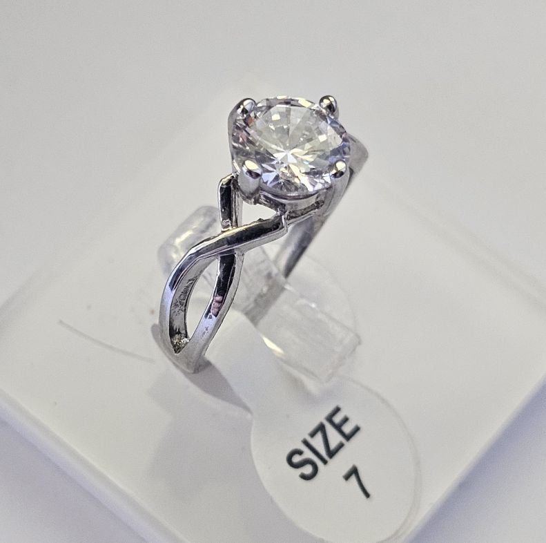 Anelli: Eleganter Ring mit funkelndem Zirkonia, 925 versilbert, Gr.7 – Nuovo (secondo la descrizione) da Grenchen venduto da maretop