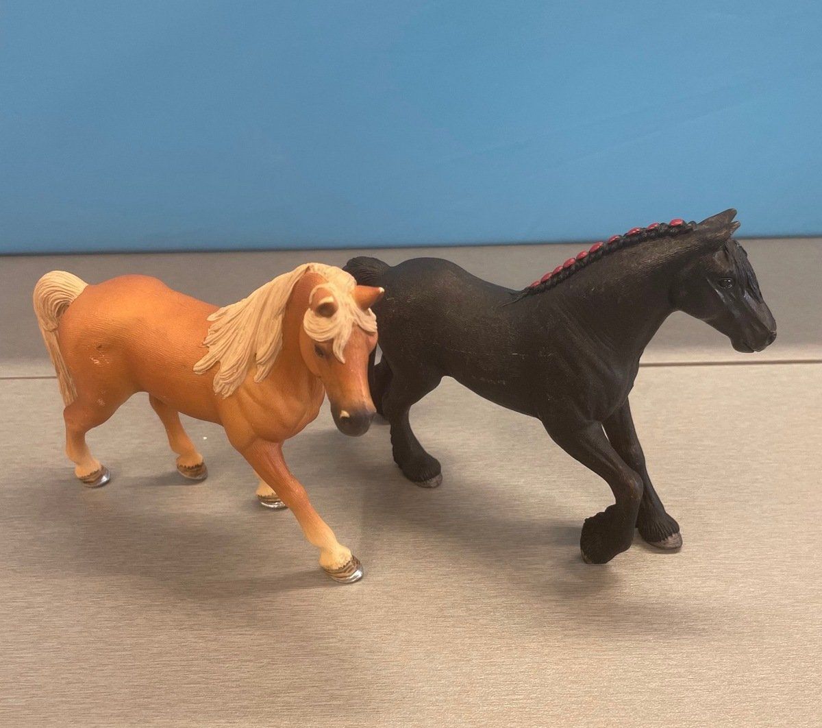 Schleich Giocattoli: Schleich 2 Pferde – Usato da Sirnach venduto da sagrotin 1