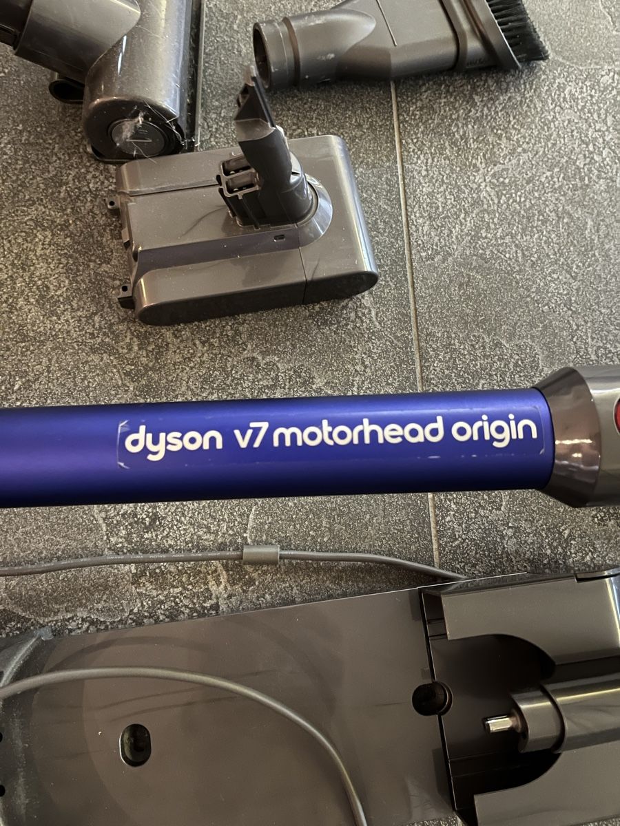 Dyson Staubsauger & Zubehör: Dyson V7 Motorhead Origin Defekt! – Defekt aus Rüti b. Büren von Startstop 1