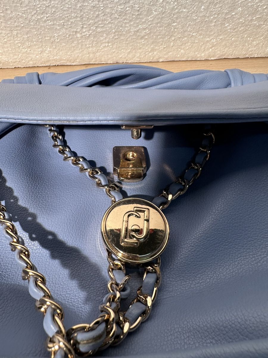 Borse da donna: Sac à main Liu Jo bleu clair avec chaîne dorée – Usato da Lausanne venduto da artnouveau04 6