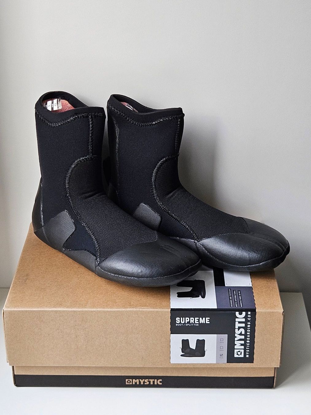Scarpe da uomo: Neue Neoprenschuhe Mystic Supreme 7mm Split-Toe – Nuovo (secondo la descrizione) da Aesch ZH venduto da LoneWanderer