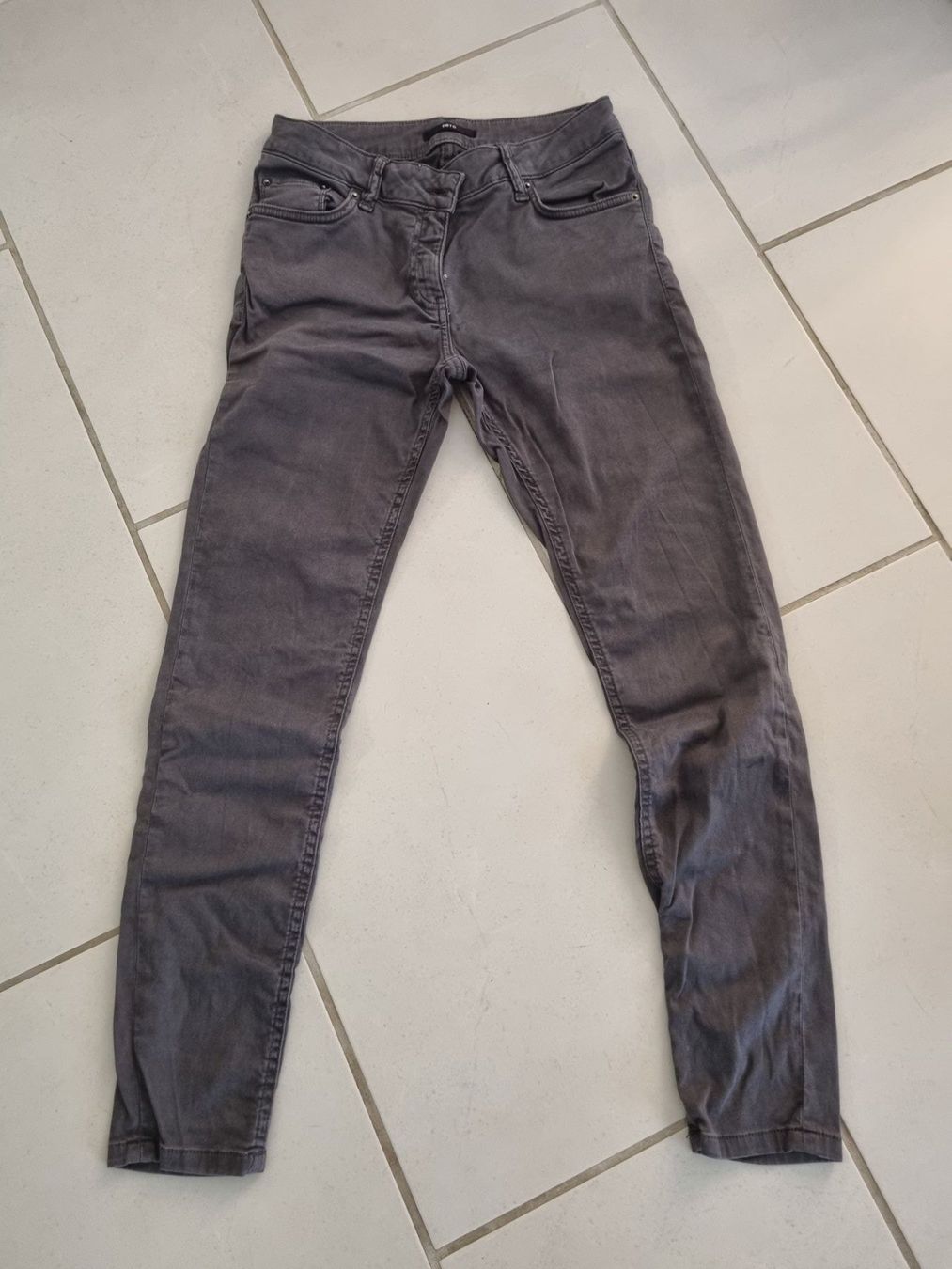 Jeans: Graue Jeans Zero Gr 34 Low-Waist – Nuovo (secondo la descrizione) da Bassersdorf venduto da Sandy456