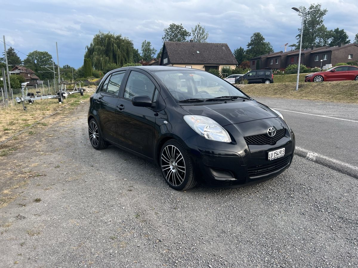 Toyota Automobili: Toyota Yaris 1.33 Mit Carplay Touchscreen – Usato da Nottwil venduto da .Dean. 1