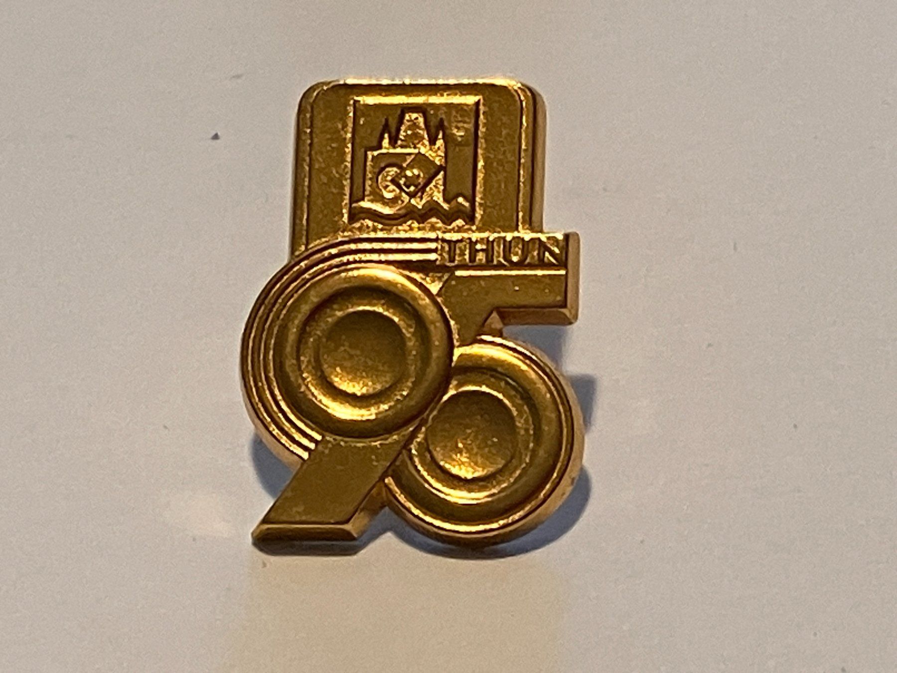Placchette & Badge: 1 Pin Thun  – Usato da Basel venduto da djwwpp