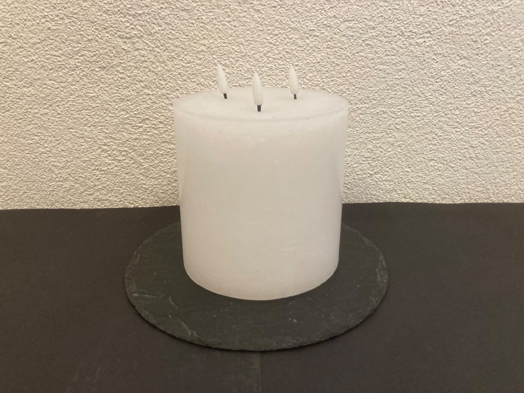 Candele: LED Echtwachs 3-Docht Kerze, 15 x 15 cm, weiss,Timerfunktion – Nuovo e nell'imballaggio originale da Neuenhof venduto da jorogo