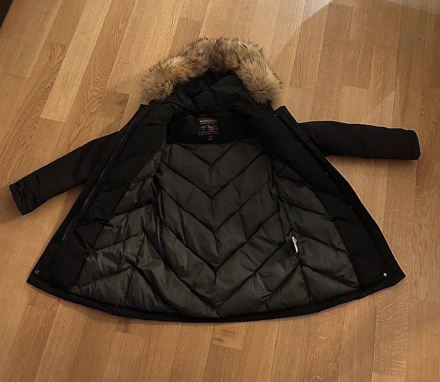 Cappotti: Woolrich Parka schwarz Grösse S – Usato da Goldach venduto da Isabella. 2