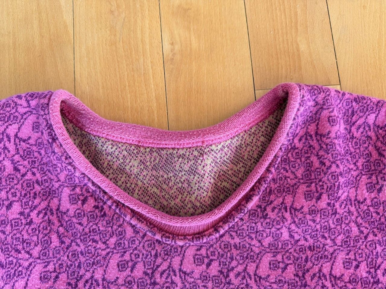Maglioni & Felpe: Baumwollpullover mit schönem  Muster, Gr. M – Usato da Winterthur venduto da 1956ingi 4