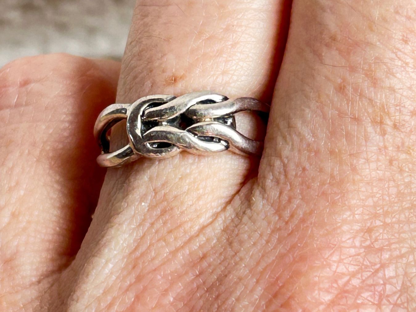 Ringe: Moderner Silberring verbunden Grösse 53 – Gebraucht aus Laufen von belleskulptur