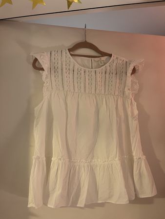 Sommerliches, weisse Bluse mit Spitze