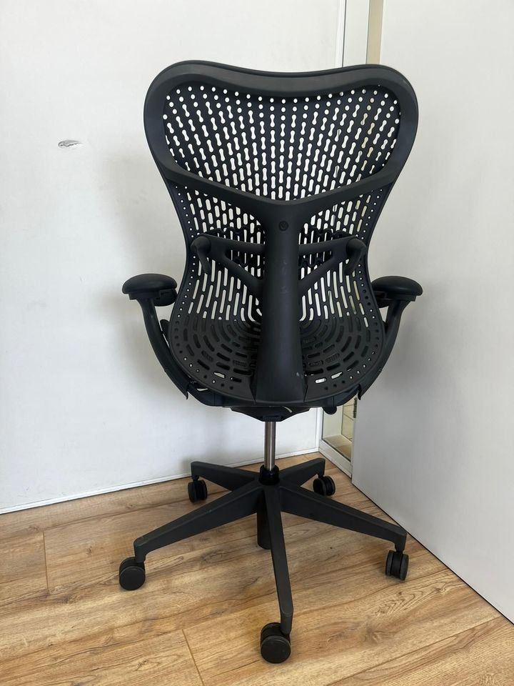 Herman Miller Chaises: Herman Miller Mirra 2 Graphite Full Option – D'occasion à Purmerend par Offeco 2