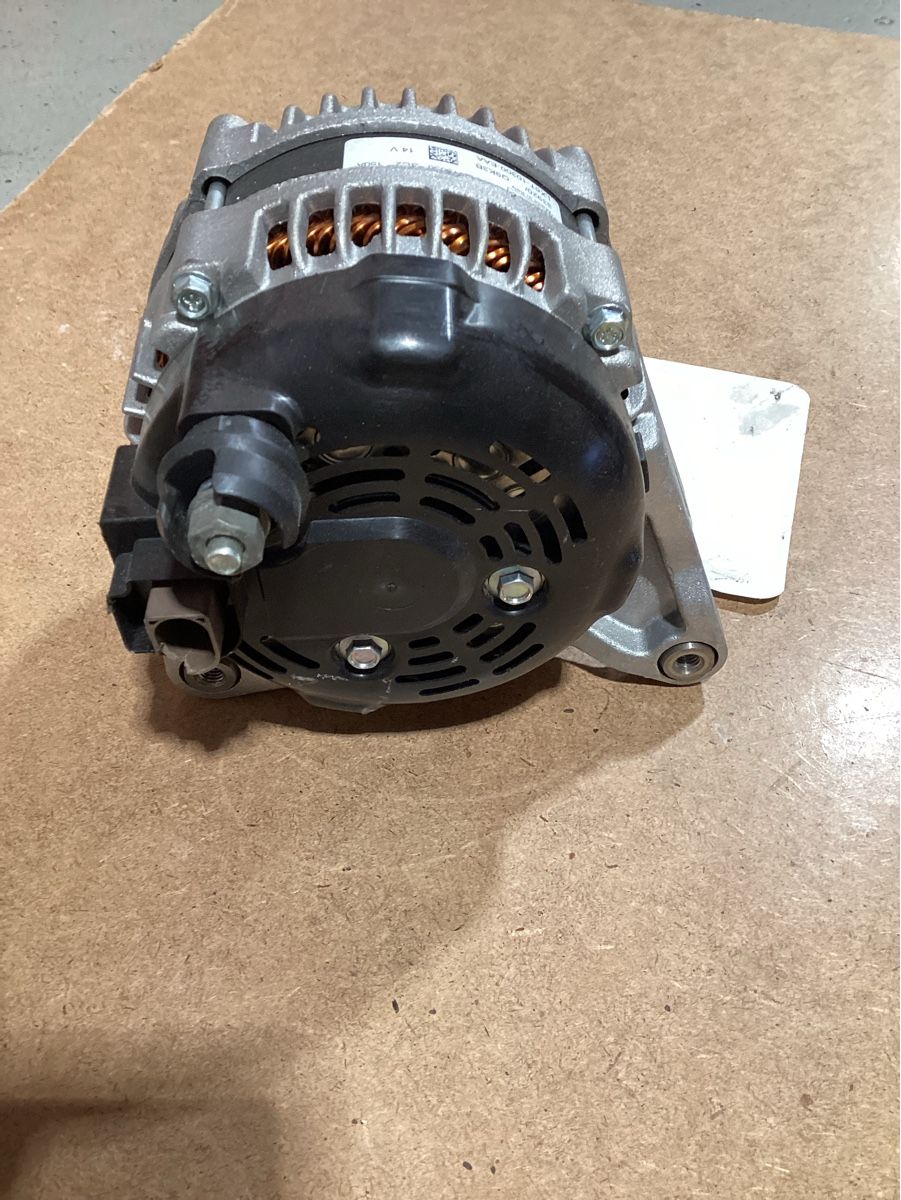 Ford Tutti pezzi di ricambio auto: Alternator zu Ford Focus 1.0 SCTI – Usato da Reichenburg venduto da T864RX 2