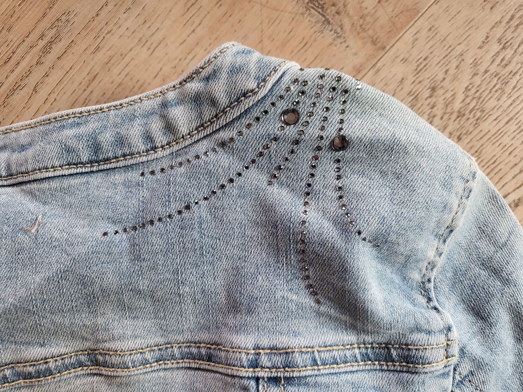 Giacche: Jeansjacke, Grösse 36, hellblau, mit Strass-Details – Usato da Delémont venduto da mvl_l76c 1
