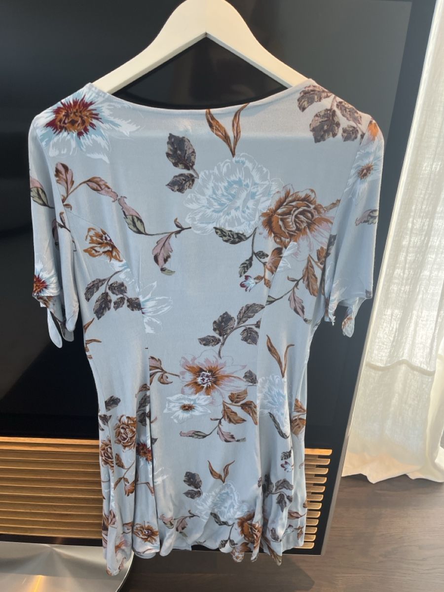 Kleider & Röcke: Light blue dress with flowers pattern  – Gebraucht aus Rüschlikon von ant_5v7g 2