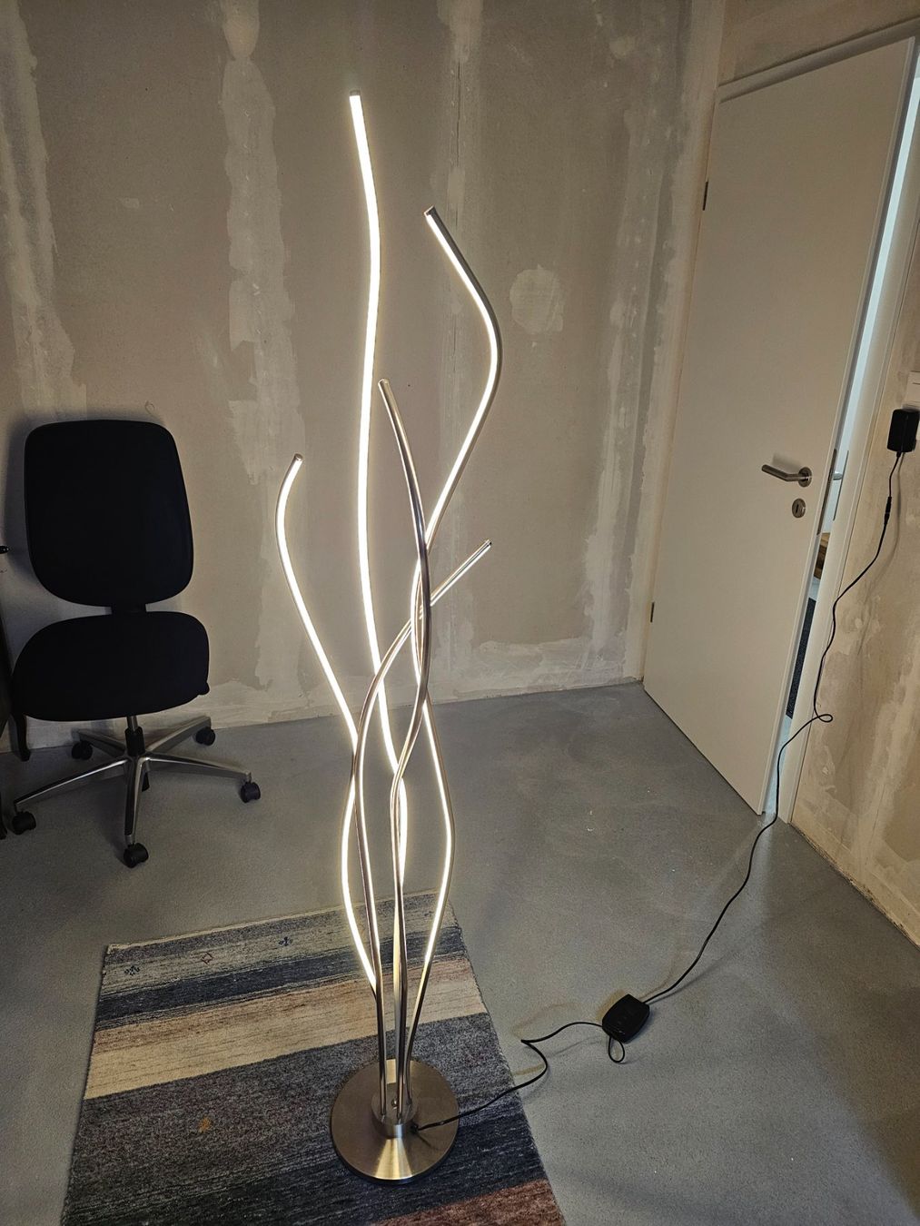 Lampes: Moderne LED-Stehleuchte - sehr hell und dimmbar – D'occasion à Seengen par DorisAlias 2