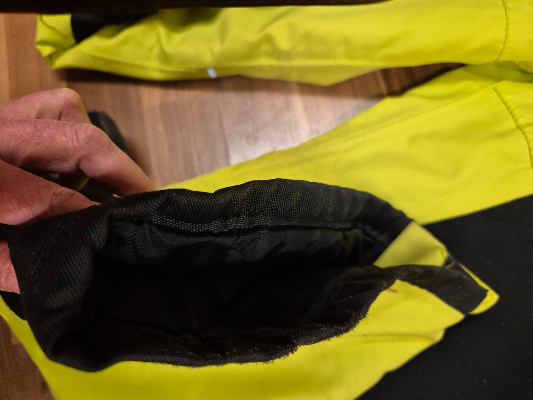 Pantalons: Skihosr neon gr 152 – D'occasion à Schwarzenburg par Flamingo07 3