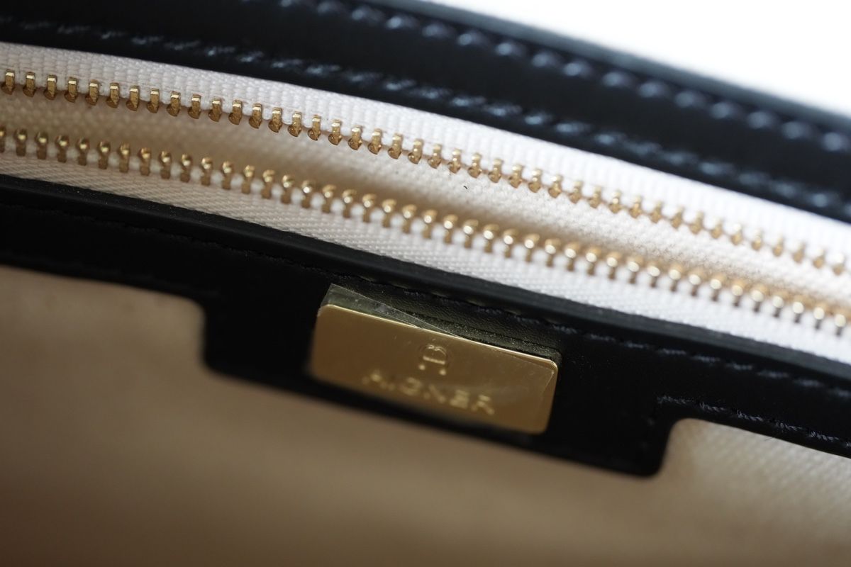 Aigner Borse da donna: Aigner Tasche Jolene Swirl M ungebraucht – Nuovo e nell'imballaggio originale da Rüti ZH venduto da ors_9ggw 5