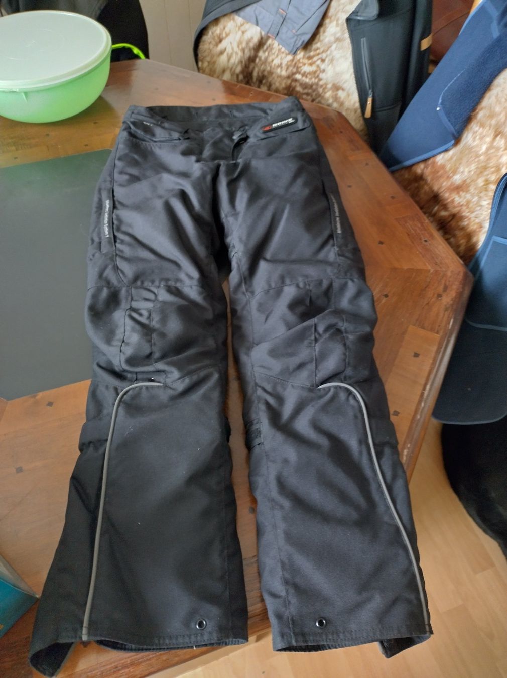 Lotti di vestiti: Motorradbekleidung – Usato da Altbüron venduto da bestatter12 3