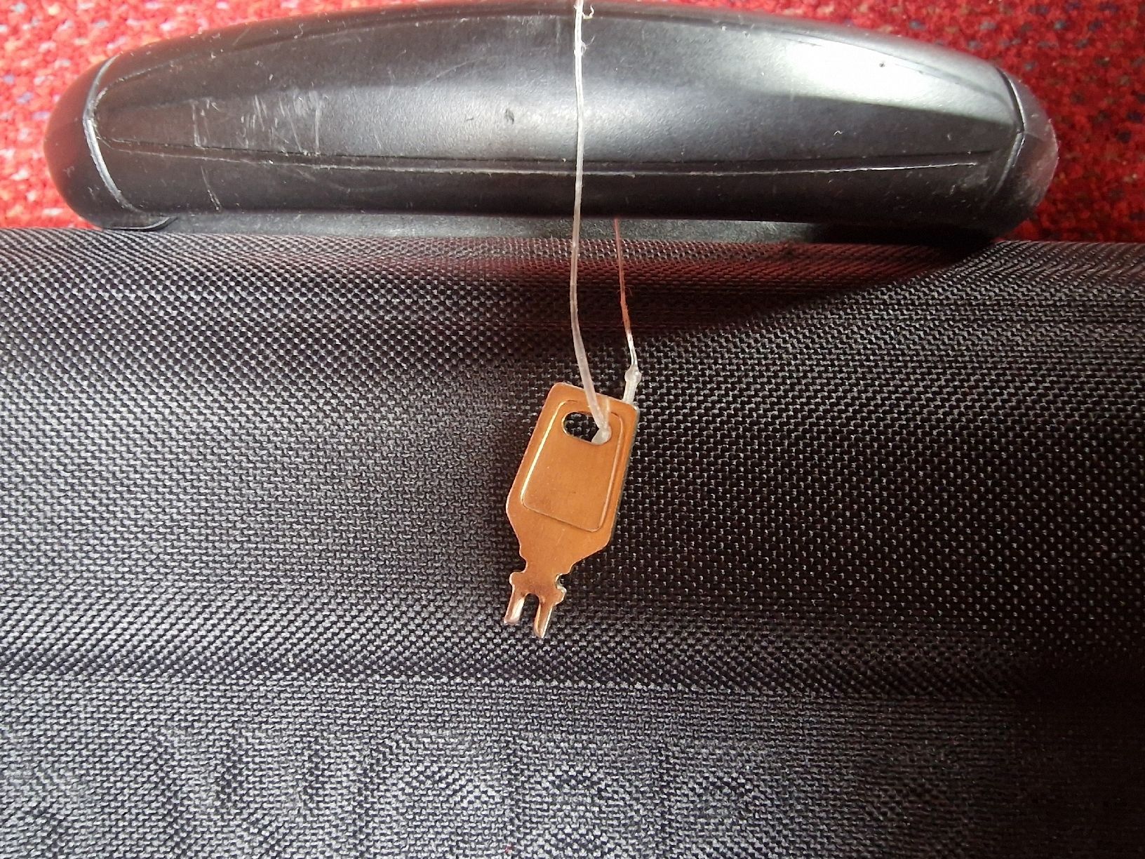 Koffer & Taschen: AstraZeneca Laptoptasche, abschliessbar, mit Schlüssel – Gebraucht aus Pfaffnau von furush6 5