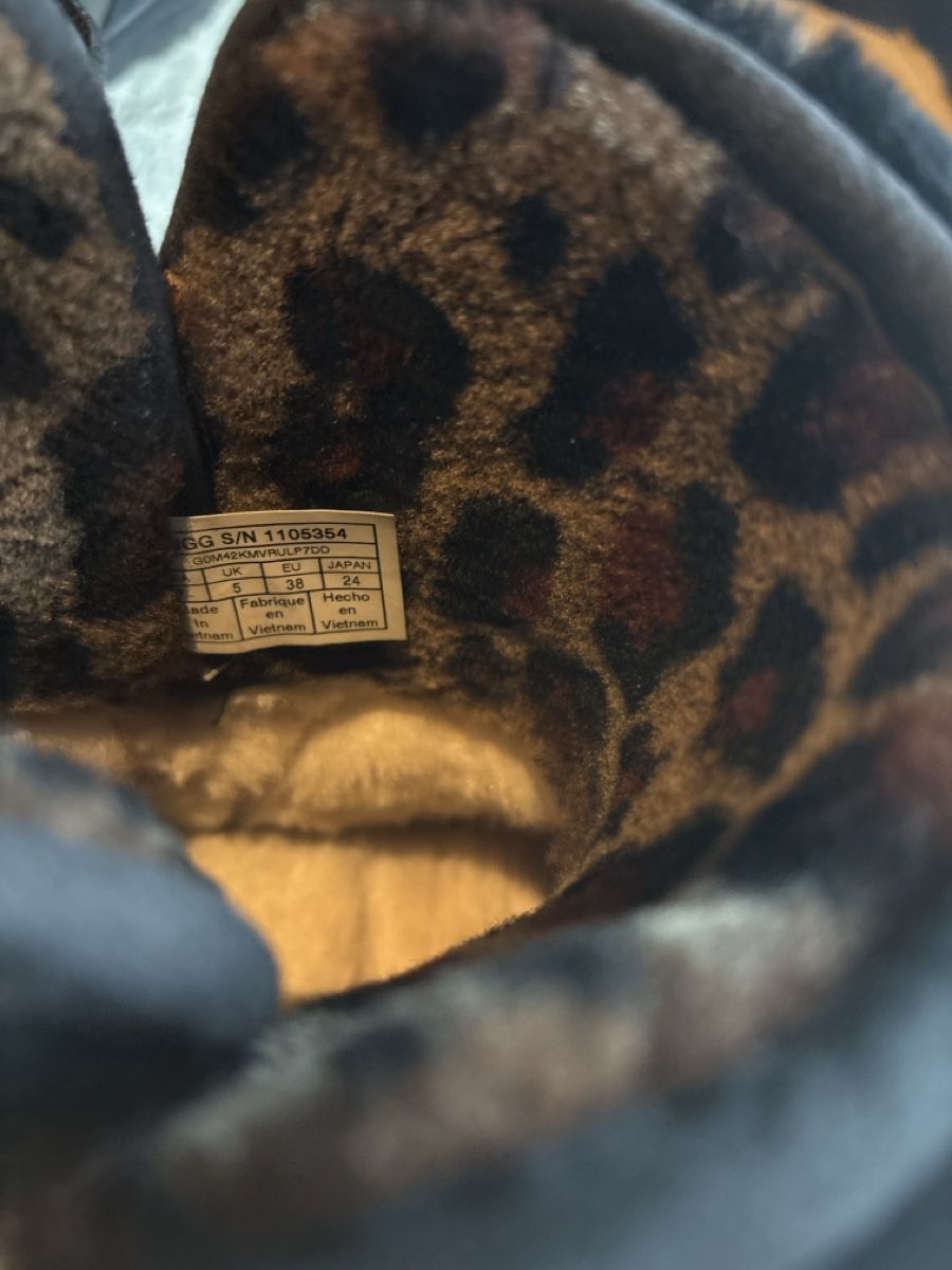 Ugg Damenschuhe: Ugg Boots, Schwarz, Gr. 38 Winterstiefel mit Leoprint! – Gebraucht aus Salenstein von sehrgut 3