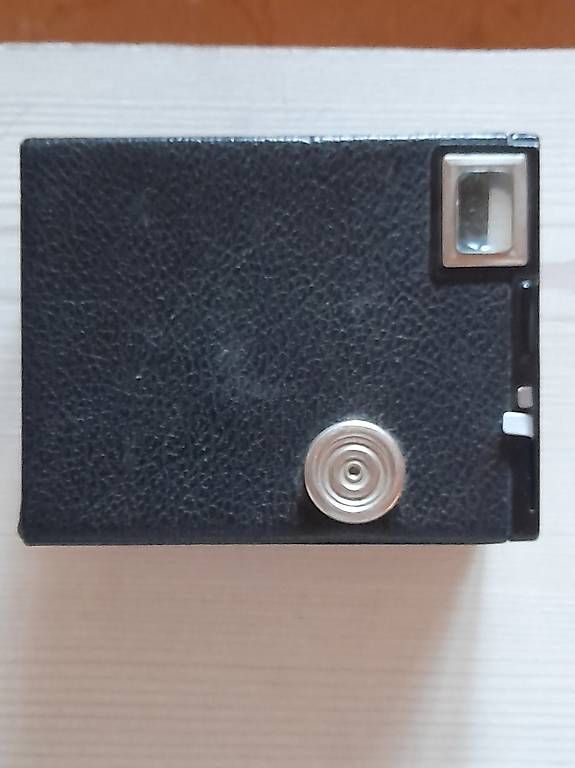 Fotocamera: Retro Kamera Brownie Target six-20 – Usato da Corban venduto da mro_bp82 2