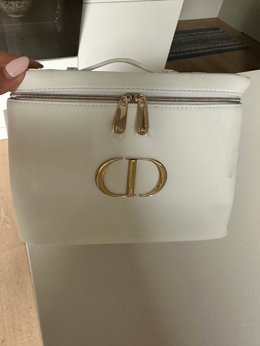 Dior Custodie per cosmetici: Dior Necessaire – Nuovo e nell'imballaggio originale da Steinmaur venduto da regenbogen052