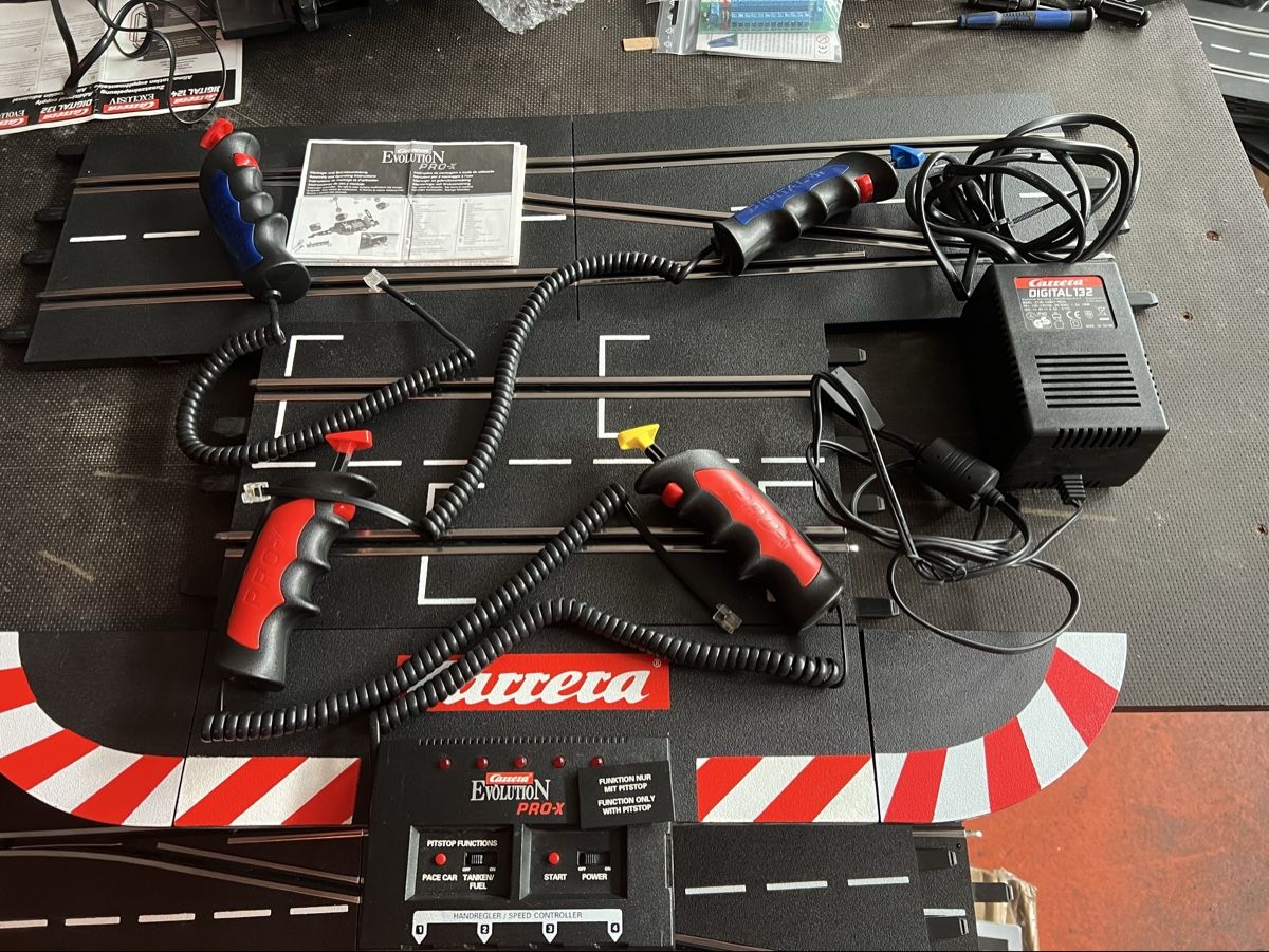 Carrera Piste: Schnäppli Carrera ProX Set mit Weiche – Usato da Halden venduto da Satellite 3