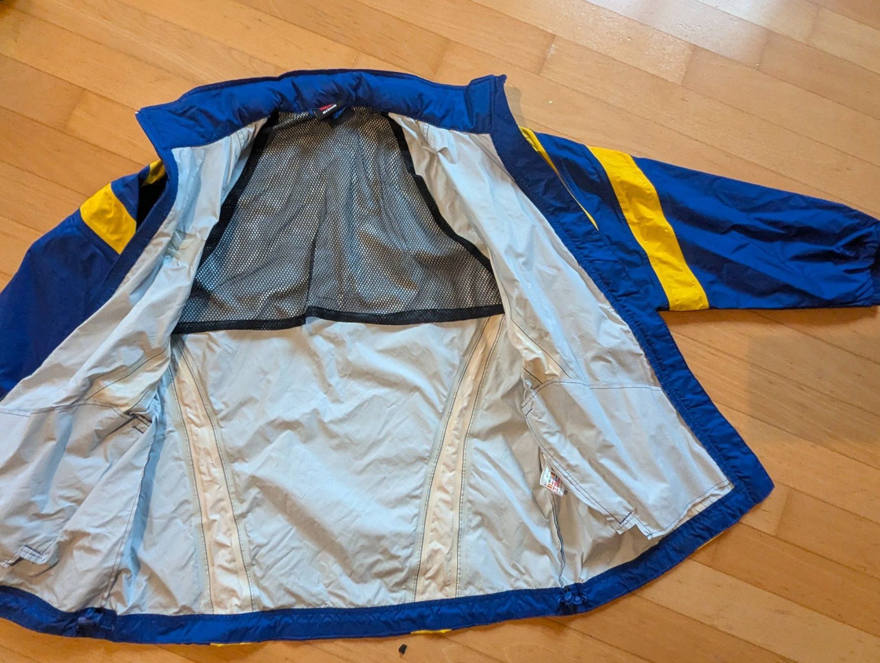 Erima Giacche: Regen-Trainingsjacke Grösse 3 Erima – Usato da Unterengstringen venduto da Olifant4 2
