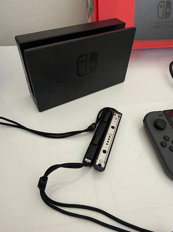 Nintendo Console: Nintendo Switch (1. Gen) – Usato da Zürich venduto da bbe_5lr2 2