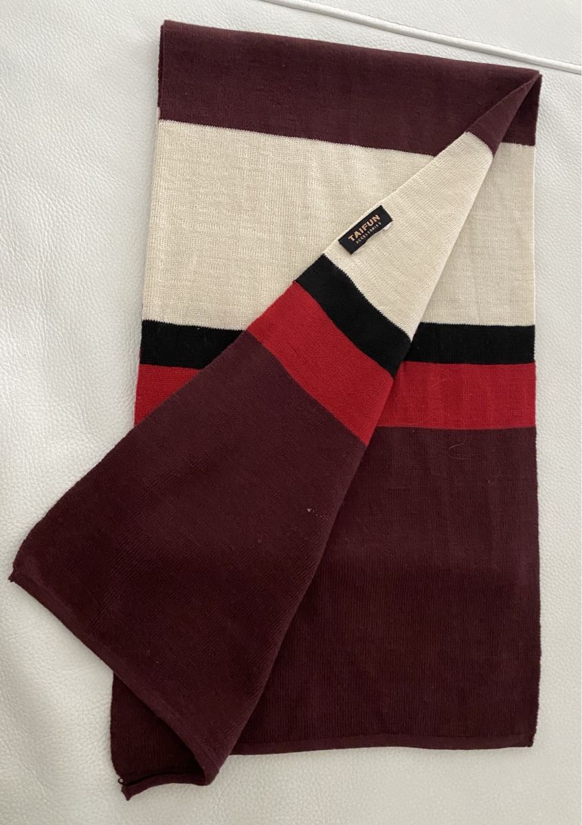 Foulards, Tücher & Schals: Taifun Schal 🌸 – Gebraucht aus Opfikon von Luis144