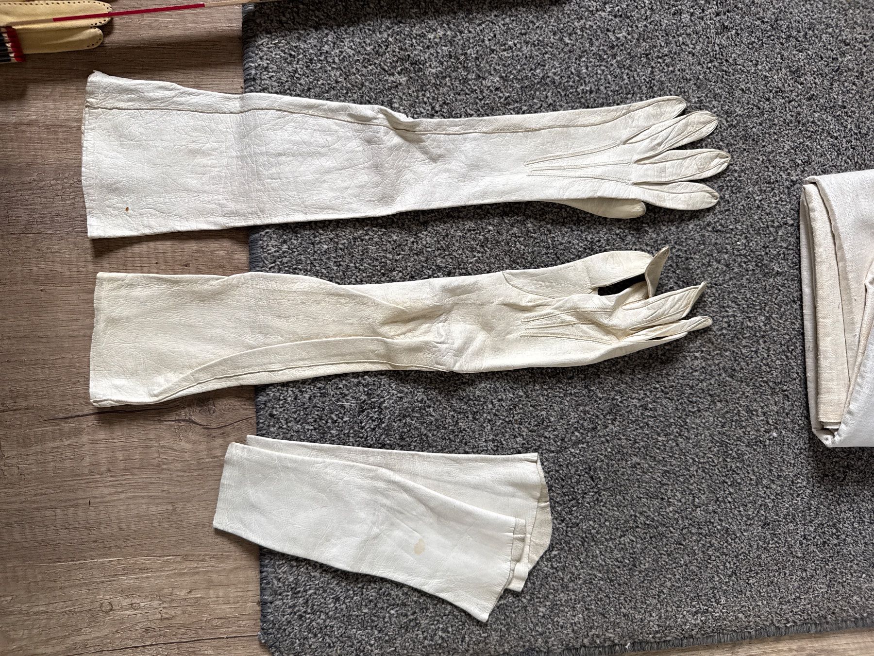 Handschuhe & Handstulpen: Handschuhe antik creme lang Finger Handschuh – Gebraucht aus Buchs SG von Billikatze5