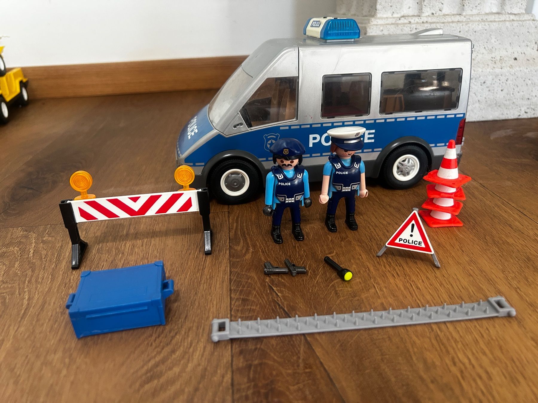 Playmobil Giocattoli: Playmobil Polizeibus mit Straßensperre 9236 – Usato da Regensdorf venduto da Spyke55