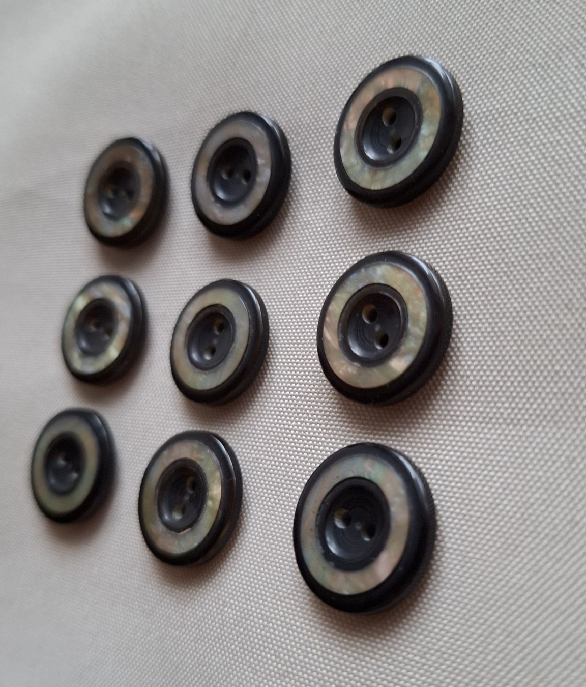Bottoni: 9 Stück Knöpfe, 18 mm. – Nuovo (secondo la descrizione) da Dietikon venduto da Hirschkopf 1