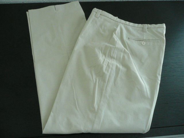 C&A Pantaloni: Schöne Capri-Style Hose von Yessica – Usato da Baar venduto da negombo 1