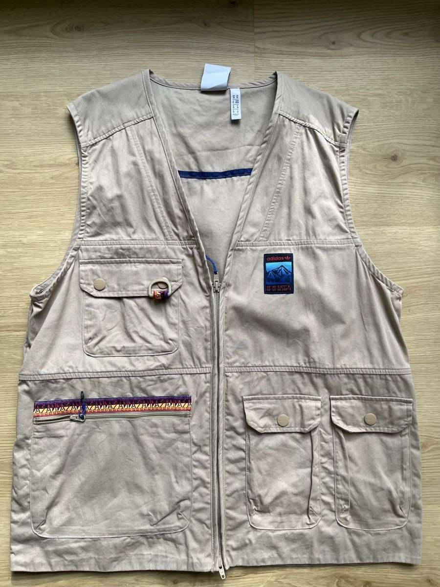 Adidas Gilet & Giacche: Adidas Adventure Weste Grösse M Beige – Usato da Gelterkinden venduto da mangobango