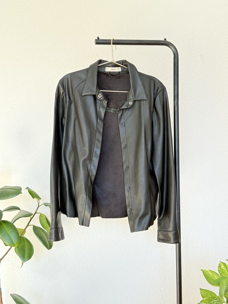 Mango Camicette: MANGO Faux leather fitted blouse - Black – Usato da Bern venduto da flordelis_ch
