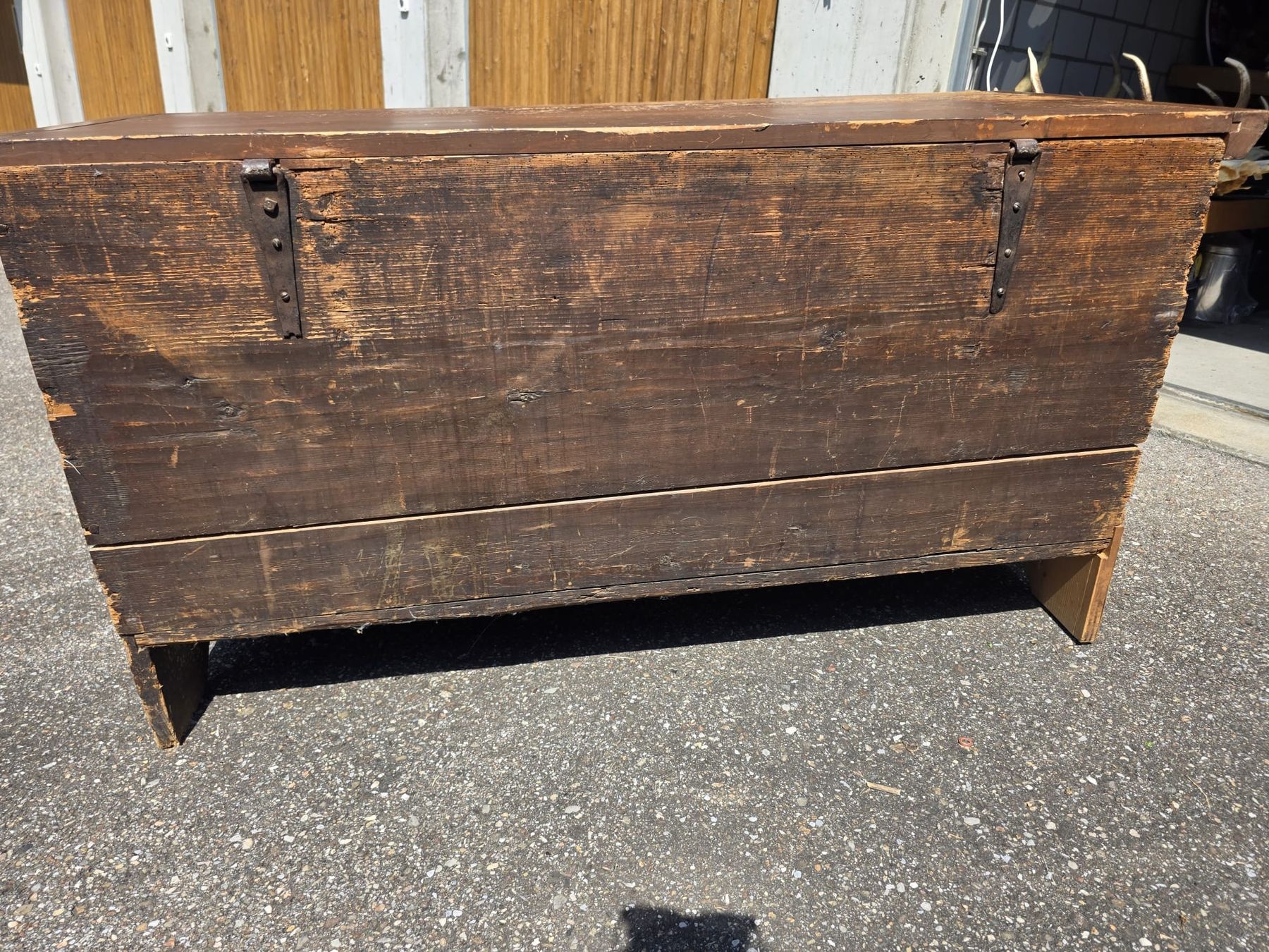 Truhen: Sehr alte Holztruhe – Gebraucht aus Hasle LU von Auctions_Hunters 4