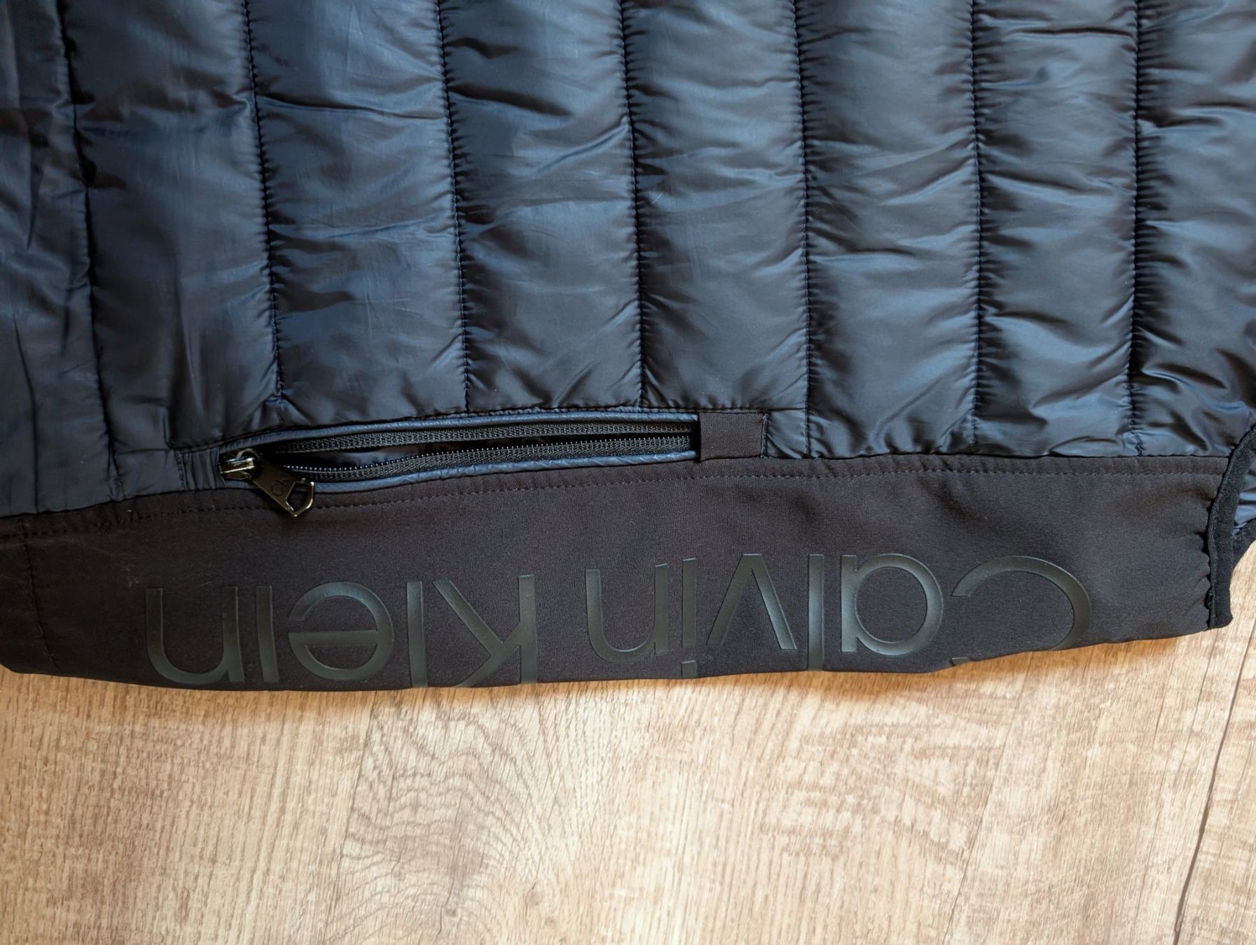 Calvin Klein Gilets & Westen: Calvin Klein vest M-L – Gebraucht aus Zermatt von msz_nb9h 1