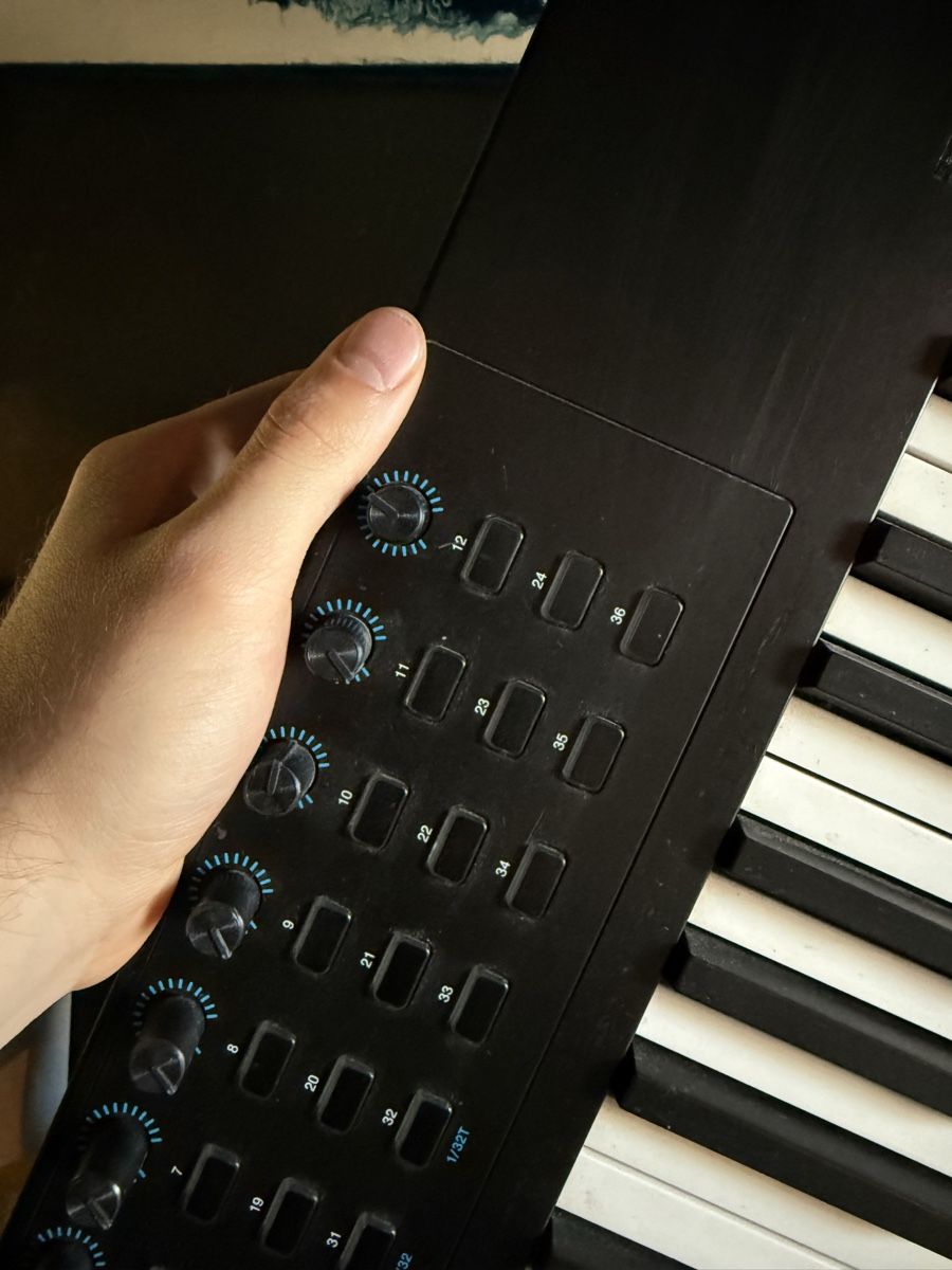 Alesis Strumenti musicali: Alesis V49 MIDI Keyboard – Usato da Zürich venduto da jonathanschneider 4