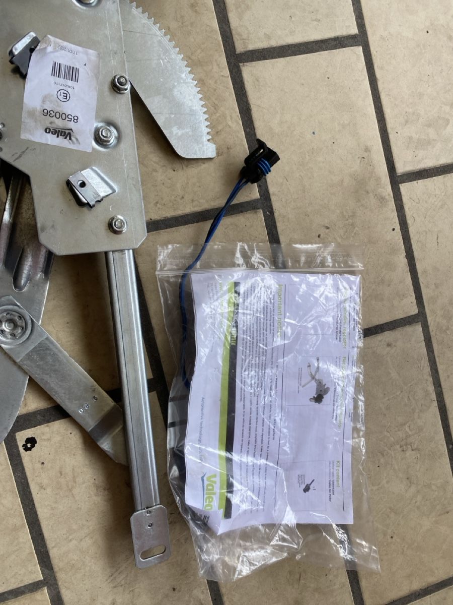 BMW Toutes les pièces auto: BMW e36 Limo Fensterheber  – Neuf avec emballage d'origine à Büren an der Aare par twostrokeguy 3