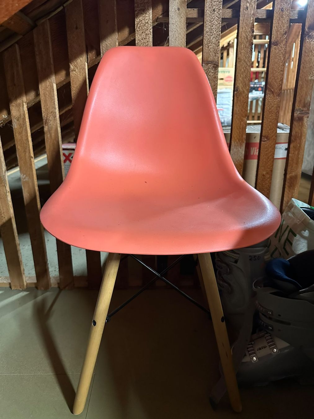 Stühle: Designer Chair – Retro / Eames Style – Neu (gemäss Beschreibung) aus Zürich von mat_5gkp 1